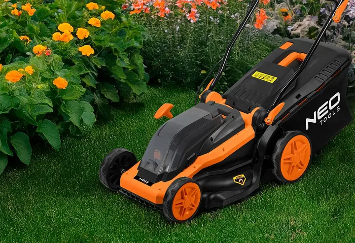 Akülü kömürsüz çim biçme makinesi Energy+ 36V 380mm, 45L sepet, aküsüz