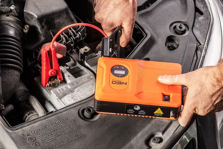 Takviye cihazı (jumpstarter), powerbank - 14Ah, kompresör 3,5 BAR, fener