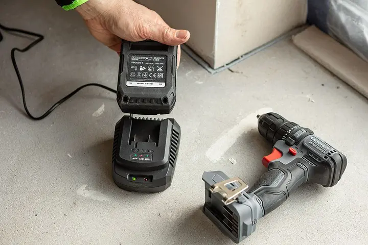 Energy+ aküler için şarj cihazı