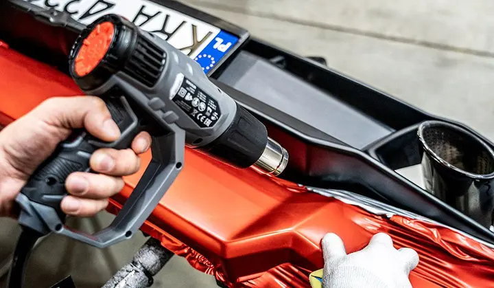 Sıcak hava tabancası 2000W, sıcaklık aralığı: I: 50°C, II: 50-550°C, III: 50-550°C, çanta
