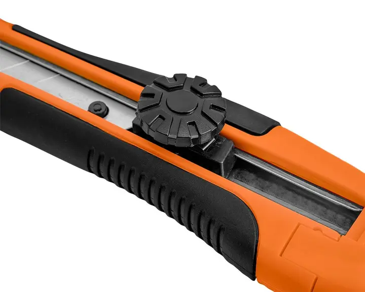 Kırılabilir bıçaklı maket bıçağı 18 mm, vidalı kilit