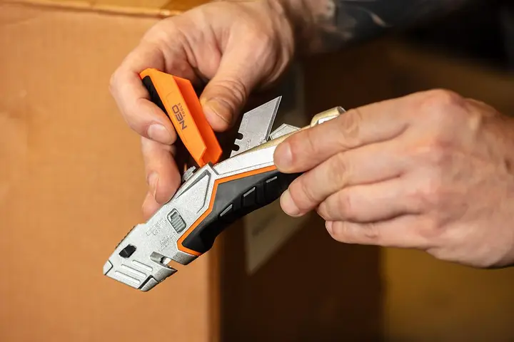 Trapez bıçaklı maket bıçağı, 1+5 bıçak