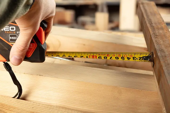 Geri sarılabilir çelik şerit metre 7.5 m x 25 mm, otomatik kilitli, durdurma düğmeli, mıknatıslı