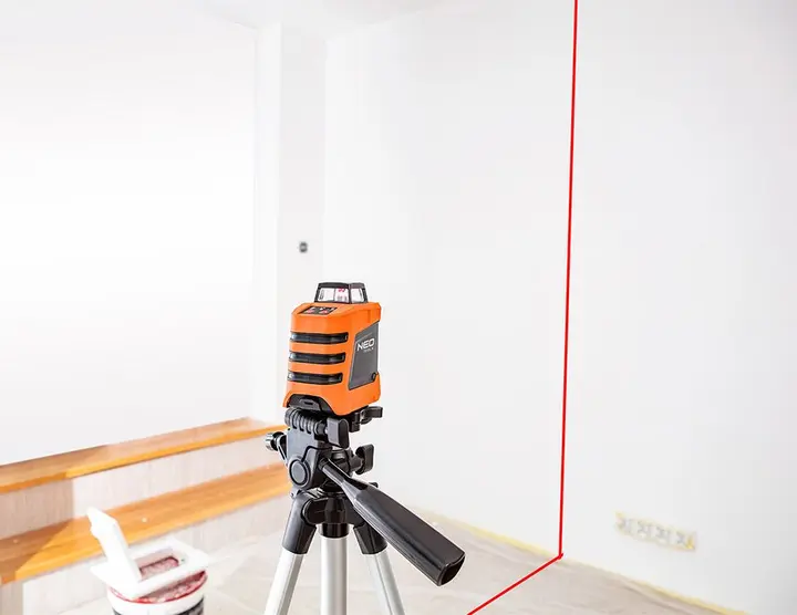 Kendinden dengelemeli 360 derece lazer terazi 15m, çanta ve tripod (1.5m) ile