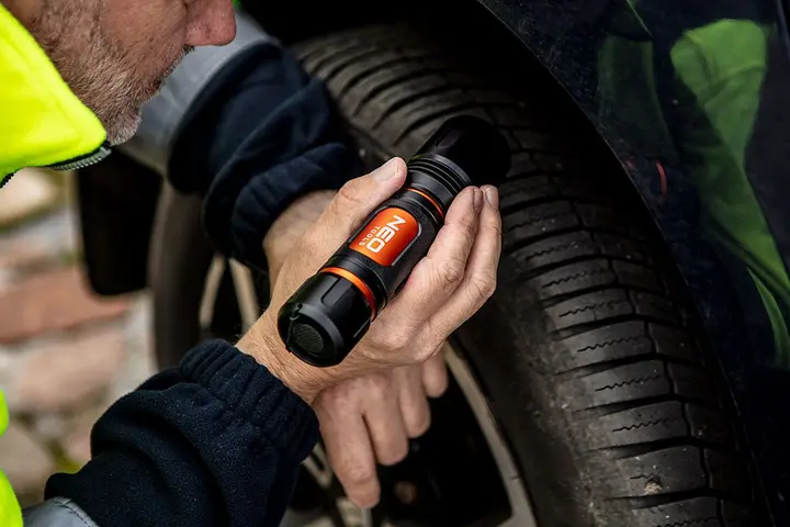 Pilli el feneri 6 x AA 1500 lm CREE XHP50.2 LED