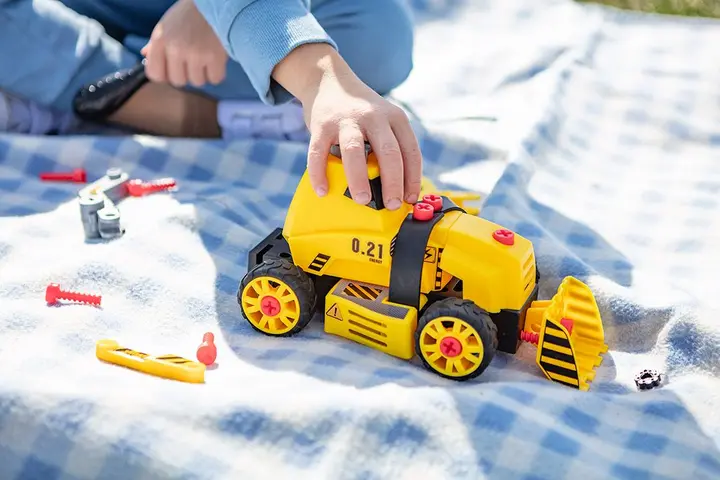 Çocuklar için 4'ü 1 arada ekskavatör